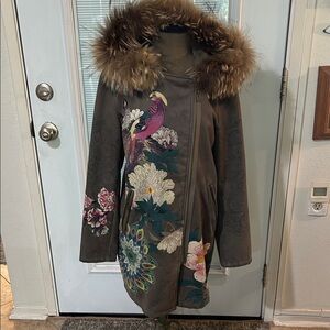 UNIQUE European Fur-Trimmed Women's Coat size M/L